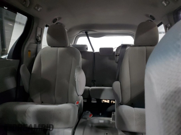 2014 Toyota Sienna LE AAS z VIN 5TDKK3DC0ES432309, wystawiony jako Copart lot #54094805 z przebiegiem 139 342 mil mil oraz Szkoda całkowita • Salvage title. Historia ofert i sprzedaży dostępna na DreamBid. Obrazek 10.