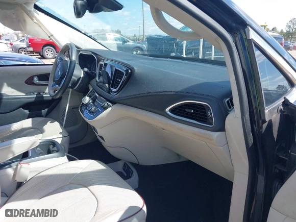 2017 Chrysler Pacifica Limited with VIN 2C4RC1GG5HR812600, listed as a IAAI auction lot 41747528 with 88,810 mi miles. Bid and sale history available at carsss.com. Image 5.