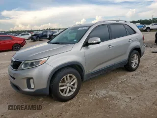 2015 Kia Sorento LX с VIN 5XYKTCA61FG617141, выставлен на аукционе Copart как лот 62824255 с пробегом 105 796 миль миль и Чистый • Clean title. История ставок и продаж доступна на DreamBid. Изображение 1.
