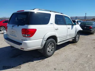 2005 Toyota Sequoia SR5 with VIN 5TDZT34AX5S252295, listed as a IAAI auction lot 41725776 with 236,512 mi miles. Bid and sale history available at carsss.com. Image 4.