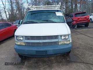 2004 Chevrolet Astro Cargo Van with VIN 1GCDM19X14B113882, listed as a IAAI auction lot 41211183 with 151,716 mi miles. Bid and sale history available at carsss.com. Image 12.