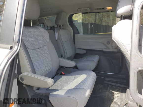 2022 Toyota Sienna LE z VIN 5TDKRKEC0NS098044, wystawiony jako Copart lot #53619535 z przebiegiem 59 252 mil mil oraz Szkoda całkowita • Salvage title. Historia ofert i sprzedaży dostępna na DreamBid. Obrazek 11.