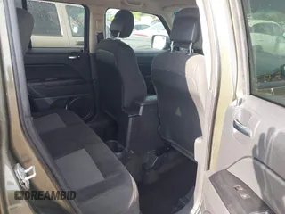 2016 Jeep Patriot Latitude with VIN 1C4NJPFB7GD537598, listed as a IAAI auction lot 42451489 with 131,401 mi miles and . Bid and sale history available at DreamBid. Image 8.
