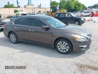 2015 Nissan Altima S z VIN 1N4AL3AP1FC123831, wystawiony jako IAAI lot #42316782 z przebiegiem 94 812 mil mil oraz . Historia ofert i sprzedaży dostępna na DreamBid. Obrazek 1.