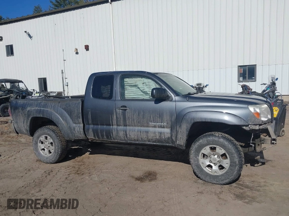2009 Toyota Tacoma with VIN 5TEUU42N69Z670462, listed as a IAAI auction lot 41908357 with 208,430 mi miles. Bid and sale history available at carsss.com. Image 13.