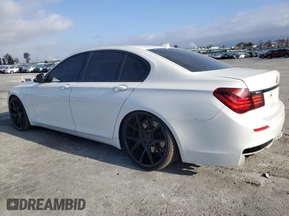 2014 BMW 7 Series 750i с VIN WBAYA8C53ED499850, выставлен на аукционе Copart как лот 43049625 с пробегом 85 780 миль миль и Списание • Salvage title. История ставок и продаж доступна на DreamBid. Изображение 2.