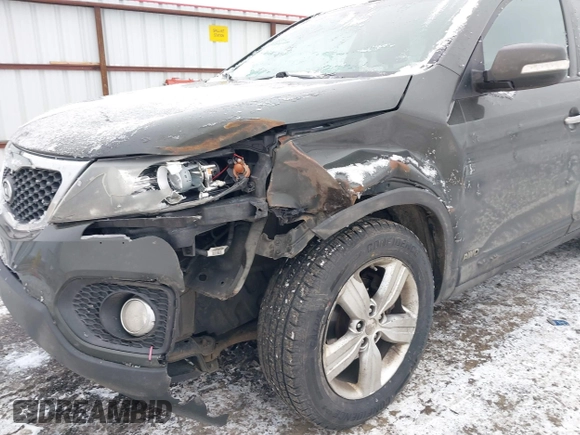 2012 Kia Sorento EX with VIN 5XYKUDA2XCG200628, listed as a IAAI auction lot 41495625 with 207,229 mi miles. Bid and sale history available at carsss.com. Image 6.