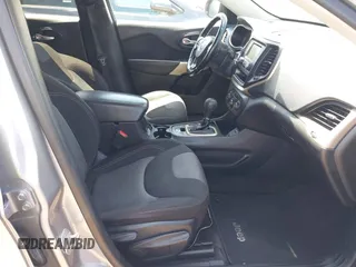 2018 Jeep Cherokee Latitude с VIN 1C4PJLCB9JD556540, выставлен на аукционе IAAI как лот 42282672 с пробегом 241 951 миль миль и . История ставок и продаж доступна на DreamBid. Изображение 5.