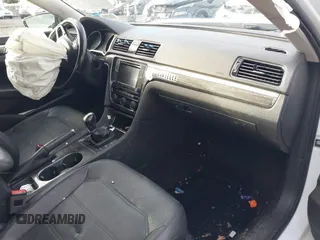 2018 Volkswagen Passat SE z VIN 1VWBA7A33JC025947, wystawiony jako IAAI lot #40748533 z przebiegiem 58 340 mil mil oraz . Historia ofert i sprzedaży dostępna na DreamBid. Obrazek 5.