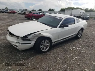 2008 Ford Mustang Deluxe with VIN 1ZVHT80N985136675, listed as a Copart auction lot 61352255 with 144,043 mi miles and Salvage title. Bid and sale history available at DreamBid. Image 1.