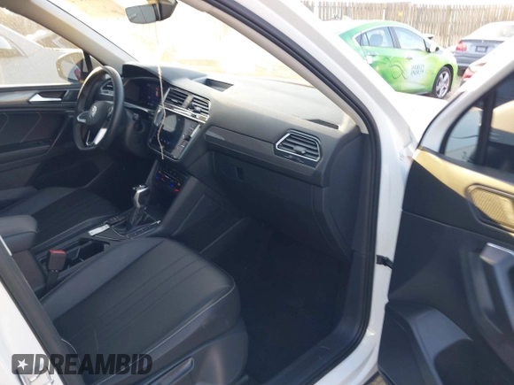 2022 Volkswagen Tiguan SE with VIN 3VV3B7AX0NM138994, listed as a IAAI auction lot 41441272 with 404,588 mi miles and . Bid and sale history available at DreamBid. Image 5.