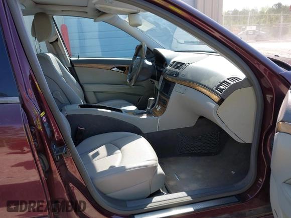 2008 Mercedes-Benz E-Class Luxury 3.5L with VIN WDBUF56X58B190815, listed as a IAAI auction lot 42026834 with 131,947 mi miles. Bid and sale history available at carsss.com. Image 5.