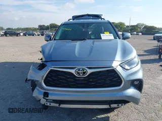 2021 Toyota Highlander L with VIN 5TDZZRAH2MS075954, listed as a IAAI auction lot 41711428 with 145,476 mi miles and . Bid and sale history available at DreamBid. Image 12.