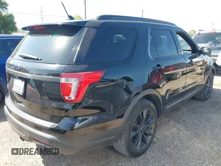 2018 Ford Explorer XLT z VIN 1FM5K7D85JGC54090, wystawiony jako IAAI lot #42001434 z przebiegiem 72 038 mil mil oraz . Historia ofert i sprzedaży dostępna na DreamBid. Obrazek 4.
