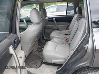 2011 Toyota Highlander z VIN 5TDBK3EH3BS085242, wystawiony jako IAAI lot #42325191 z przebiegiem 200 001 mil mil oraz . Historia ofert i sprzedaży dostępna na DreamBid. Obrazek 8.