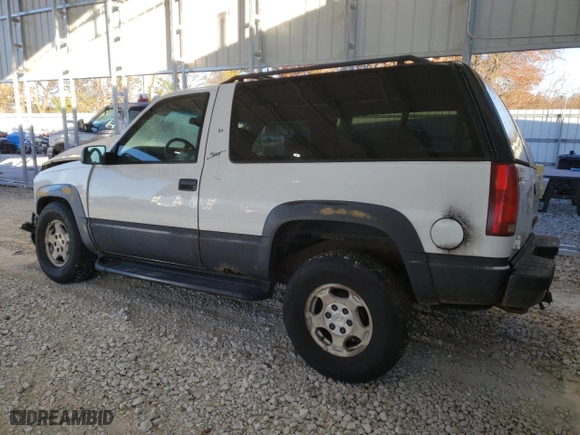 1998 Chevrolet Tahoe with VIN 3GNEK18R8WG147672, listed as a Copart auction lot 81992104 with 313,665 mi miles and Salvage Title. Bid and sale history available at carsss.com. Image 2.