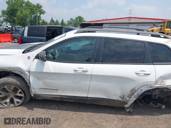 2017 Jeep Cherokee Trailhawk with VIN 1C4PJMBSXHW657446, listed as a IAAI auction lot 42406437 with 158,351 mi miles and . Bid and sale history available at DreamBid. Image 15.