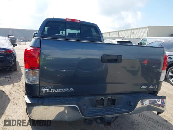2010 Toyota Tundra z VIN 5TFUW5F13AX138105, wystawiony jako IAAI lot #41499018 z przebiegiem 295 414 mil mil oraz . Historia ofert i sprzedaży dostępna na DreamBid. Obrazek 17.