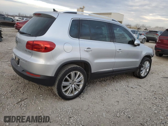 2012 Volkswagen Tiguan LE z VIN WVGAV7AX7CW520378, wystawiony jako Copart lot #86388514 z przebiegiem 95 653 mil mil oraz Czysty tytuł • Clean title. Historia ofert i sprzedaży dostępna na DreamBid. Obrazek 3.