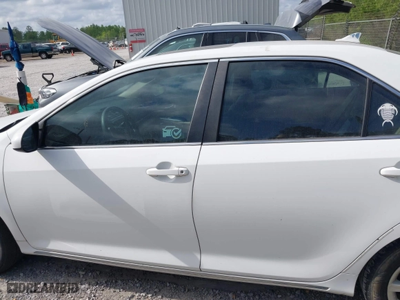2012 Toyota Camry Hybrid XLE with VIN 4T1BD1FKXCU030157, listed as a IAAI auction lot 42040131 with 237,412 mi miles. Bid and sale history available at carsss.com. Image 14.
