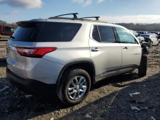 2021 Chevrolet Traverse LT Cloth z VIN 1GNEVGKW1MJ150675, wystawiony jako Copart lot #84713524 z przebiegiem 32 440 mil mil oraz Szkoda całkowita • Salvage title. Historia ofert i sprzedaży dostępna na DreamBid. Obrazek 3.