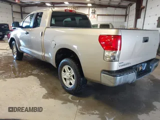 2008 Toyota Tundra z VIN 5TFRV54198X034014, wystawiony jako IAAI lot #41282101 z przebiegiem 155 510 mil mil oraz . Historia ofert i sprzedaży dostępna na DreamBid. Obrazek 3.