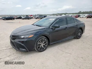 2023 Toyota Camry SE z VIN 4T1G11AK1PU833497, wystawiony jako Copart lot #57757005 z przebiegiem 31 777 mil mil oraz Szkoda całkowita • Salvage title. Historia ofert i sprzedaży dostępna na DreamBid. Obrazek 1.
