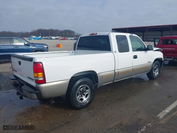 2002 Chevrolet Silverado 1500 LS with VIN 2GCEC19V621159260, listed as a IAAI auction lot 41138845 with 123,493 mi miles. Bid and sale history available at carsss.com. Image 4.