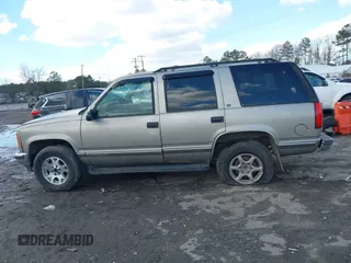 1999 GMC Yukon with VIN 1GKEK13R8XJ804104, listed as a IAAI auction lot 41359701 with 296,522 mi miles. Bid and sale history available at carsss.com. Image 14.