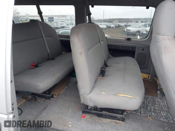 2011 Ford Econoline Passenger XL z VIN 1FBSS3BL4BDA30565, wystawiony jako IAAI lot #41718643 z przebiegiem 230 184 mil mil oraz . Historia ofert i sprzedaży dostępna na DreamBid. Obrazek 8.