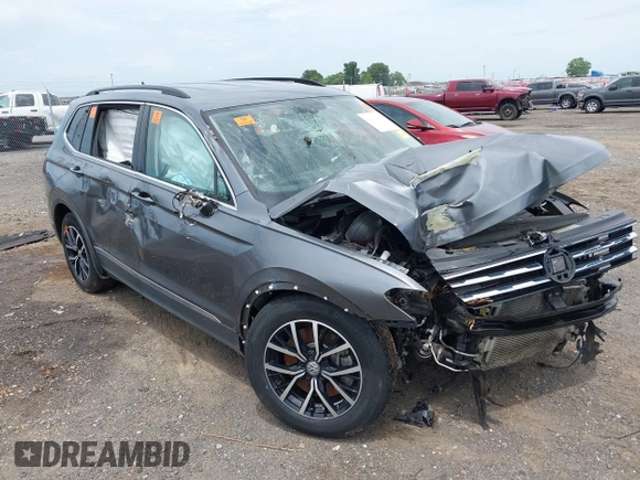2021 Volkswagen Tiguan SE z VIN 3VV3B7AX8MM159316, wystawiony jako IAAI lot #42525546 z przebiegiem 70 141 mil mil oraz . Historia ofert i sprzedaży dostępna na DreamBid. Obrazek 6.