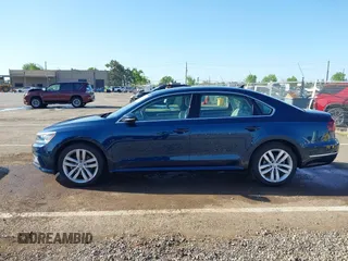 2018 Volkswagen Passat SE z VIN 1VWBA7A3XJC038887, wystawiony jako IAAI lot #42084936 z przebiegiem 62 857 mil mil oraz . Historia ofert i sprzedaży dostępna na DreamBid. Obrazek 14.