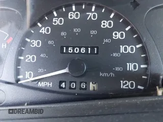 2000 Ford Escort ZX2 z VIN 3FAKP1134YR161407, wystawiony jako IAAI lot #42199401 z przebiegiem 150 611 mil mil oraz . Historia ofert i sprzedaży dostępna na DreamBid. Obrazek 7.