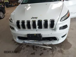 2018 Jeep Cherokee Overland with VIN 1C4PJMJX1JD598043, listed as a IAAI auction lot 41831614 with 48,804 mi miles. Bid and sale history available at carsss.com. Image 6.