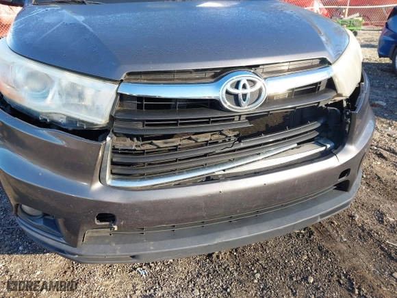 2014 Toyota Highlander XLE with VIN 5TDKKRFH2ES021473, listed as a IAAI auction lot 41809149 with 220,867 mi miles. Bid and sale history available at carsss.com. Image 6.