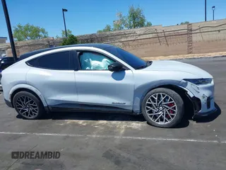 2021 Ford Mustang Mach-E GT z VIN 3FMTK4SX7MME00127, wystawiony jako IAAI lot #42229237 z przebiegiem 19 203 mil mil oraz . Historia ofert i sprzedaży dostępna na DreamBid. Obrazek 14.