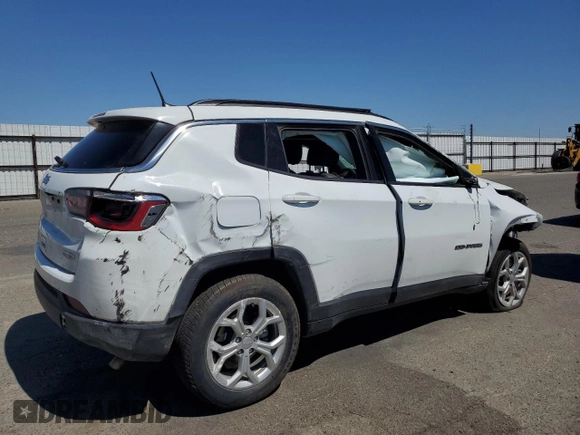 2024 Jeep Compass Latitude z VIN 3C4NJDBN6RT110585, wystawiony jako Copart lot #60543085 z przebiegiem 32 245 mil mil oraz Nie do naprawy • Non repairable. Historia ofert i sprzedaży dostępna na DreamBid. Obrazek 3.