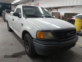 2004 Ford F-150 XL z VIN 2FTPF17Z54CA82300, wystawiony jako IAAI lot #41937702 z przebiegiem 173 180 mil mil oraz . Historia ofert i sprzedaży dostępna na DreamBid. Obrazek 1.
