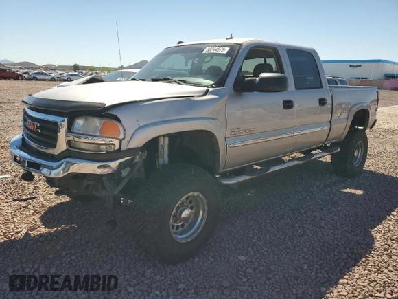 2005 GMC Sierra 2500HD SLE z VIN 1GTHK232X5F936296, wystawiony jako Copart lot #50244575 z przebiegiem 336 259 mil mil oraz Szkoda całkowita • Salvage title. Historia ofert i sprzedaży dostępna na DreamBid. Obrazek 1.