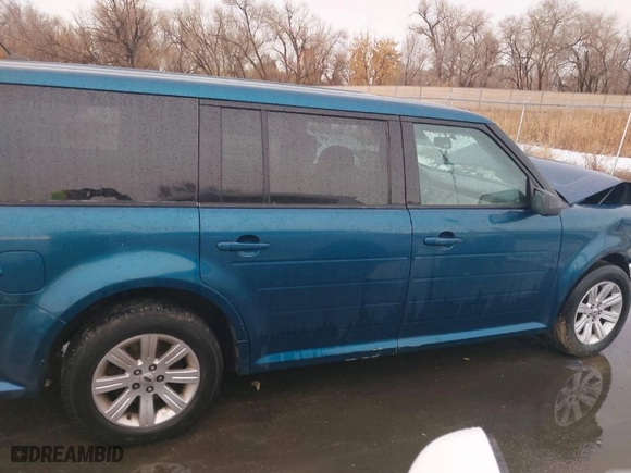 2011 Ford Flex SE with VIN 2FMGK5BC1BBD01516, listed as a IAAI auction lot 41199696 with 229,473 mi miles. Bid and sale history available at carsss.com. Image 14.