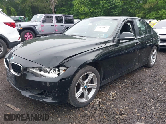 2013 BMW 3 Series 328i xDrive с VIN WBA3B5G59DNS05019, выставлен на аукционе IAAI как лот 42374671 с пробегом 144 097 миль миль и . История ставок и продаж доступна на DreamBid. Изображение 2.