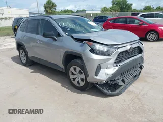 2021 Toyota RAV4 LE z VIN 2T3H1RFV9MW142226, wystawiony jako IAAI lot #42385428 z przebiegiem 136 846 mil mil oraz . Historia ofert i sprzedaży dostępna na DreamBid. Obrazek 1.