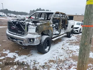 2015 GMC Sierra 2500HD SLT z VIN 1GT12ZE85FF604070, wystawiony jako IAAI lot #41617860 z przebiegiem Nie podano mil oraz . Historia ofert i sprzedaży dostępna na DreamBid. Obrazek 2.