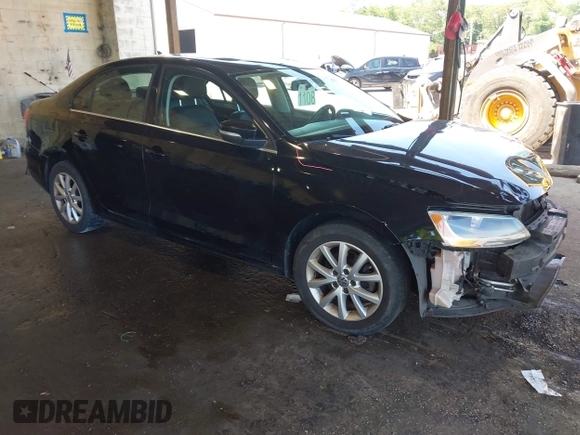 2014 Volkswagen Jetta SE with VIN 3VWD17AJ7EM399621, listed as a IAAI auction lot 42529650 with 117,825 mi miles and . Bid and sale history available at DreamBid. Image 1.