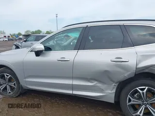 2022 Volvo XC60 Momentum z VIN YV4L12RK0N1997610, wystawiony jako IAAI lot #42202592 z przebiegiem 3580 mil mil oraz . Historia ofert i sprzedaży dostępna na DreamBid. Obrazek 14.