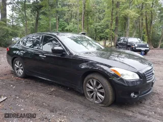 2011 Infiniti M37 with VIN JN1BY1AR5BM374686, listed as a IAAI auction lot 40399732 with 208,337 mi miles. Bid and sale history available at carsss.com. Image 1.