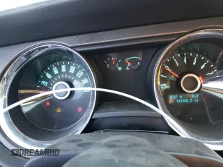 2014 Ford Mustang V6 z VIN 1ZVBP8AM5E5276735, wystawiony jako Copart lot #88933725 z przebiegiem 139 388 mil mil oraz Szkoda całkowita • Salvage title. Historia ofert i sprzedaży dostępna na DreamBid. Obrazek 9.