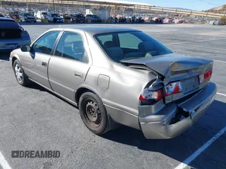 2001 Toyota Camry LE z VIN 4T1BF22KX1U125188, wystawiony jako IAAI lot #41407266 z przebiegiem 215 254 mil mil oraz . Historia ofert i sprzedaży dostępna na DreamBid. Obrazek 3.