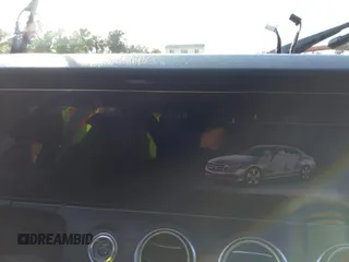 2020 Mercedes-Benz E 350 z VIN WDDZF8DBXLA708289, wystawiony jako IAAI lot #41486627 z przebiegiem Nie podano mil oraz . Historia ofert i sprzedaży dostępna na DreamBid. Obrazek 7.