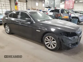 2015 BMW 5 Series 528i z VIN WBA5A5C59FD512538, wystawiony jako Copart lot #53160655 z przebiegiem 122 980 mil mil oraz Czysty tytuł • Clean title. Historia ofert i sprzedaży dostępna na DreamBid. Obrazek 4.